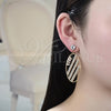 Arete Largo 02.268.0088 Oro Laminado, con Blanca Zirconia Cubica and Blanca Cristal, Pulido, Tono Dorado