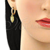 Argolla Huggie 02.368.0008.15 Oro Laminado, Diseño de Leon, con Blanca Micro Pave, Pulido, Tono Dorado