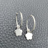 Argolla Pequeña 02.397.0017.15 Plata Rodinada, Diseño de Flor, Pulido, Tono Plateado