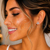 Arete Dormilona 02.406.0006.01 Plata Rodinada, Diseño de Abeja, Esmaltado Blanco, Tono Plateado