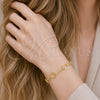 Pulsera Elegante 03.213.0231.08 Oro Laminado, con Micro Pave Blanca, Pulido, Tono Dorado (Grosor 10 MM, 8 Pulgadas de Largo)