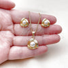 Juego de Arete y Dije de Adulto 10.342.0267 Oro Laminado, Diseño de Bola y Nudo, con Marfil Perla, Diamantado, Tono Dorado
