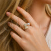 Anillo Multi Piedra 01.438.0013.1 Oro Laminado, Diseño de Cereza, con Perla Marfil y Micro Pave Blanca, Pulido, Tono Dorado (Talla Unica)