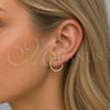 Arete Dormilona 02.204.0105 Oro Laminado, Diseño de Oja, con Micro Pave Blanca y Zirconia Cubica Blanca, Pulido, Tono Dorado