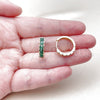Argolla Huggie 02.413.0006.2.18 Oro Laminado, con Zirconia Cubica Verde, Pulido, Tono Dorado