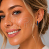 Argolla Huggie 02.413.0006.3.18 Oro Laminado, con Zirconia Cubica Zafiro Azul, Pulido, Tono Dorado