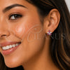 Argolla Huggie 02.260.0055.12 Rodio Laminado, Diseño de Flor, con Micro Pave Blanca y Rubi, Pulido, Rodinado