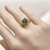 Anillo Multi Piedra 01.282.0006 Oro Laminado, Diseño de Cluster, con Zirconia Cubica Verde y Blanca, Pulido, Dorado