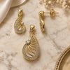 Juego de Arete y Dije de Adulto 10.166.0009 Oro Laminado, con Micro Pave Blanca y Zirconia Cubica Blanca, Pulido, Tono Dorado