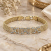 Pulsera Elegante 03.63.0545 Oro Laminado, Diseño de Besos y Abrazos, con Zirconia Cubica Blanca, Pulido, Tono Dorado (Grosor 08 MM, 7 Pulgadas de Largo)