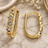 Argolla Huggie 02.168.0018 Oro Laminado, con Cristal Blanca, Pulido, Tono Dorado