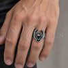 Anillo de Hombre 01.234.0002.11 Acero Inoxidable, Diseño de Águila, Esmaltado Negro, Tono Plateado (Tamaño 11)
