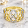 Anillo Multi Piedra 01.99.0033.08 Oro Laminado, Diseño de Infinito, con Micro Pave Blanca, Pulido, Dos Tonos (Tamaño 8)