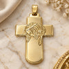 Dije Religioso 05.16.0218 Oro Laminado, Diseño de Cruz y Jesus, Pulido, Tono Dorado