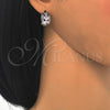 Argolla Huggie 02.210.0087.12.15 Rodio Laminado, Diseño de Flor, con Zirconia Cubica Rosado y Blanca, Pulido, Rodinado