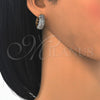 Argolla Huggie 02.210.0061.2.20 Oro Laminado, con Blanca Micro Pave, Pulido, Dos Tonos