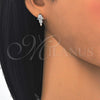 Argolla Huggie 02.336.0062.10 Plata Rodinada, Diseño de Mano de Dios, con Micro Pave Blanca, Pulido, Rodinado