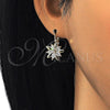 Arete Gancho Frances 02.210.0228 Oro Laminado, Diseño de Flor, con Blanca Zirconia Cubica, Pulido, Tono Dorado