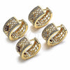 Argolla Huggie 02.266.0025.2.20 Oro Laminado, Diseño de Flor, con Granate and Blanca Micro Pave, Pulido, Tono Dorado