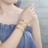 Pulsera Solida 03.233.0008.07 Oro Laminado, Diseño de Besos y Abrazos, Mate, Tono Dorado (12 MM Thickness, 7 Inches Length)
