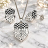 Juego de Arete y Dije de Adulto 10.233.0040.5 Oro Laminado Blanco, Diseño de Corazón, con Zirconia Cubica Negro y Blanca, Diamantado, Rodinado