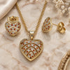Juego de Arete y Dije de Adulto 10.156.0299.1 Oro Laminado, Diseño de Corazón, con Micro Pave Granate y Blanca, Pulido, Tono Dorado