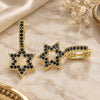 Argolla Huggie 02.210.0472.5.15 Oro Laminado, Diseño de Judaica y Estrella de Davi, con Micro Pave Negro, Pulido, Tono Dorado