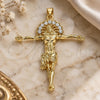 Dije Religioso 05.213.0094 Oro Laminado, Diseño de Jesus, con Cristal Blanca, Pulido, Tono Dorado