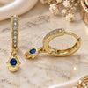 Argolla Huggie 02.368.0067.15 Oro Laminado, Diseño de Mano de Dios y Judaica, con Zirconia Cubica Topacio Azul y Micro Pave Blanca, Pulido, Tono Dorado