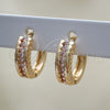Argolla Huggie 02.284.0042.12 Oro Laminado, con Rosado Micro Pave, Pulido, Tono Dorado