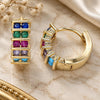 Argolla Huggie 02.210.0589.2.12 Oro Laminado, con Zirconia Cubica Multicolor, Pulido, Tono Dorado