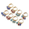 Argolla Huggie 02.63.2723.3.15 Oro Laminado, Diseño de Ojo Griego, Resinado Multicolor, Tono Dorado