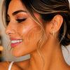 Arete Dormilona 02.344.0113 Oro Laminado, Diseño de Cruz, con Micro Pave Blanca, Pulido, Tono Dorado