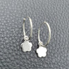 Argolla Pequeña 02.397.0017.15 Plata Rodinada, Diseño de Flor, Pulido, Tono Plateado