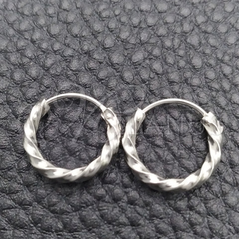 Argolla Pequeña 02.399.0032.15 Plata Rodinada, Diseño de Torcido, Diamantado, Tono Plateado