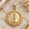 Dije Religioso 05.58.0011 Oro Laminado, Diseño de Caridad del Cobre, Pulido, Tono Dorado