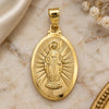Dije Religioso 05.58.0015 Oro Laminado, Diseño de Medalla Milagrosa, Pulido, Tono Dorado