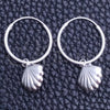 Argolla Pequeña 02.402.0019.15 Plata Rodinada, Diseño de Concha, Pulido, Tono Plateado