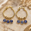 Argolla Pequeña 02.63.2749.1.25 Oro Laminado, Diseño de Ojo Griego, Resinado Azul, Tono Dorado