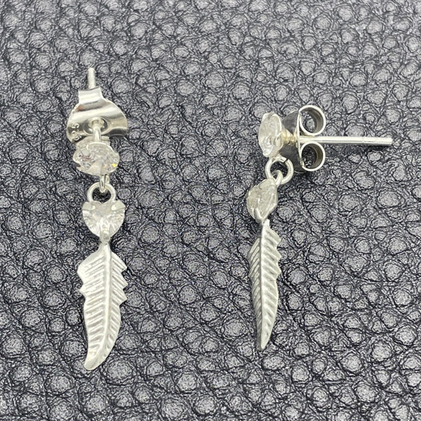 Arete Largo 02.401.0057 Plata Rodinada, Diseño de Oja y Corazón, con Zirconia Cubica Blanca, Pulido, Tono Plateado
