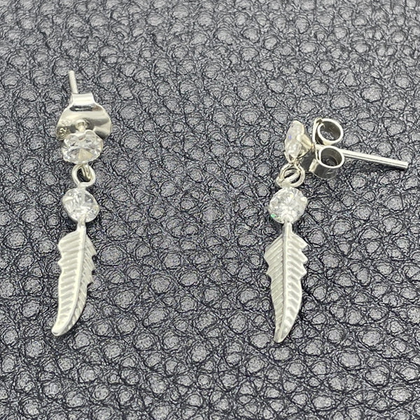 Arete Largo 02.401.0058 Plata Rodinada, Diseño de Oja, con Zirconia Cubica Blanca, Pulido, Tono Plateado