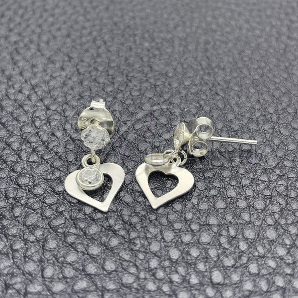 Arete Largo 02.401.0062 Plata Rodinada, Diseño de Corazón, con Zirconia Cubica Blanca, Pulido, Tono Plateado
