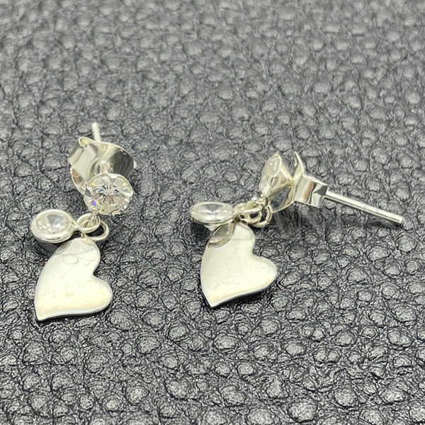 Arete Largo 02.401.0063 Plata Rodinada, Diseño de Corazón, con Zirconia Cubica Blanca, Pulido, Tono Plateado