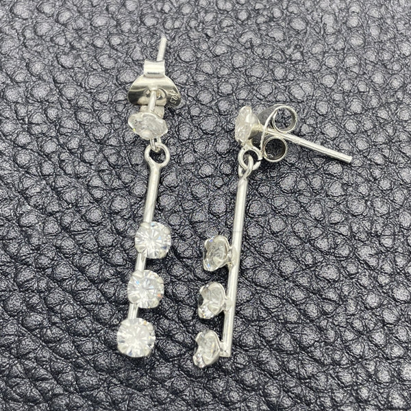 Arete Largo 02.401.0067 Plata Rodinada, con Zirconia Cubica Blanca, Pulido, Tono Plateado