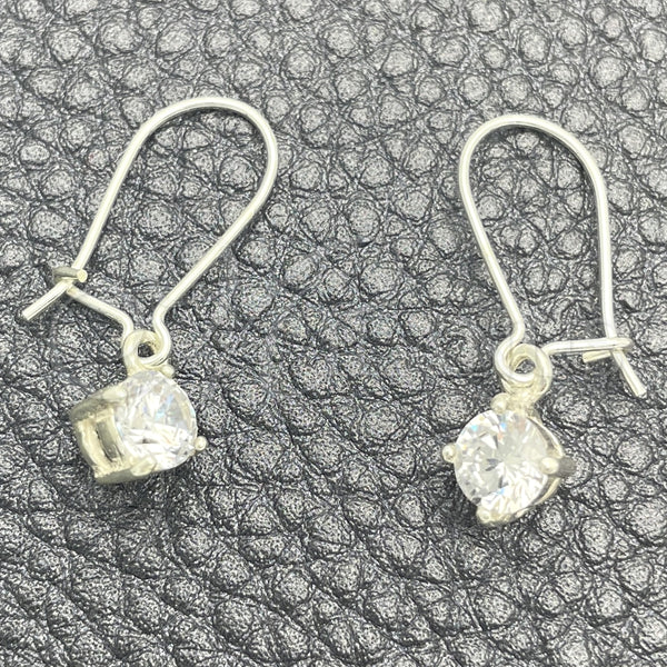 Arete Largo 02.401.0069 Plata Rodinada, con Zirconia Cubica Blanca, Pulido, Tono Plateado