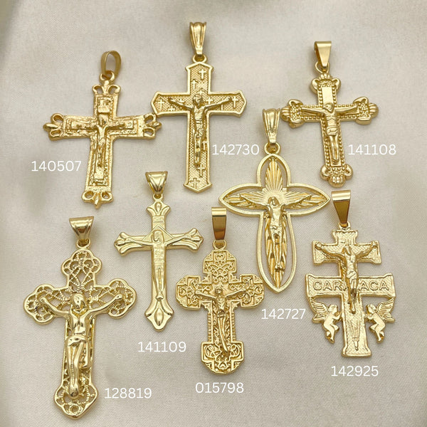 Kit Surtido de 25 Dijes Medianos de Cruz y Crucifijo de Oro Laminado al por mayor — SKU 152444