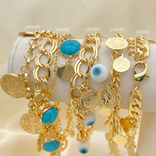 Kit Surtido de 15 Pulseras Gruesas con Dijes de Oro Laminado al por mayor — SKU 152553