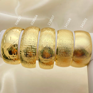 Kit Surtido de 12 Brazaletes Anchos Tipo Cuff de Oro Laminado al por mayor — SKU 152646