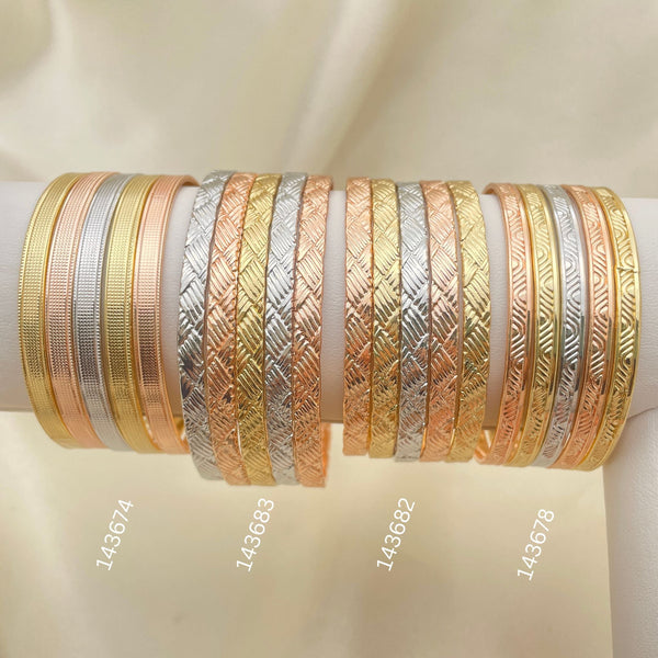 Kit Surtido de 15 Anillos Semanario Tricolor de Oro Laminado al por mayor — SKU 152660