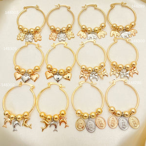 Kit Surtido de 25 Argollas Tricolor con Triple Dije de Oro Laminado al por mayor — SKU 152715